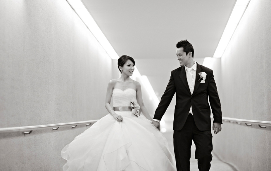 bride and groom in white walkway, Marriott Brisbane Wedding Photographer