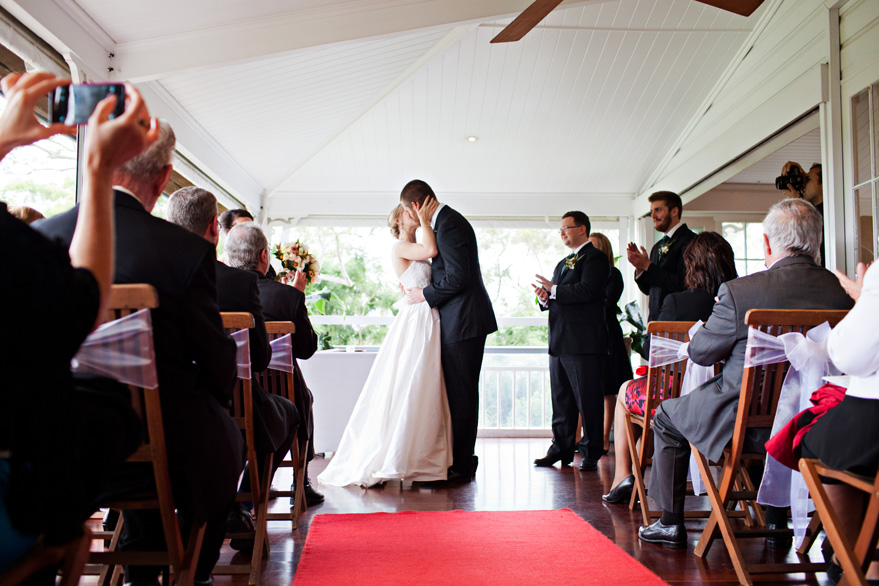 bride groom kiss